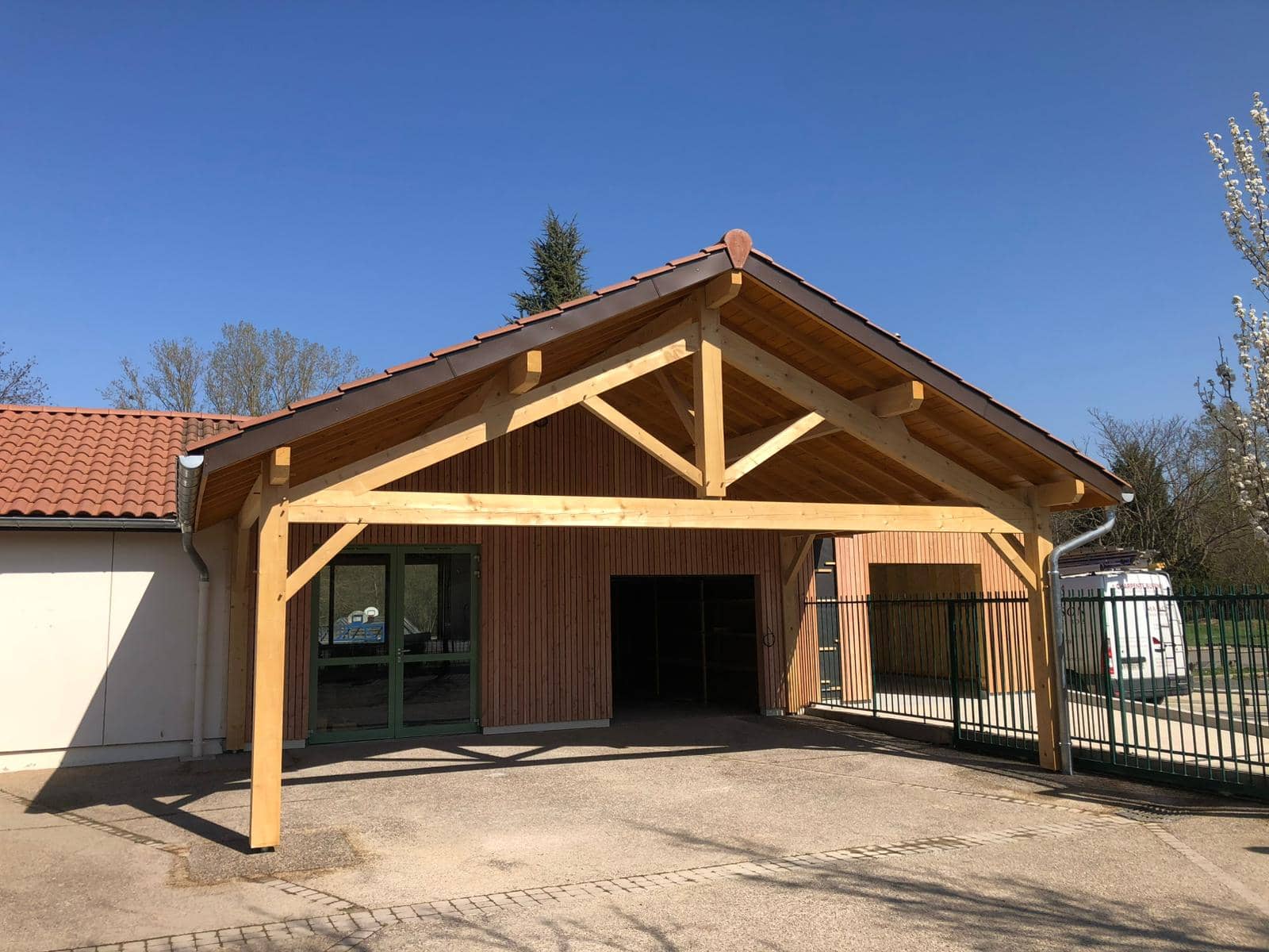 Auvent salle des fêtes de Toussieux 01600