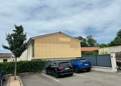 Façade de la maison avant crépis