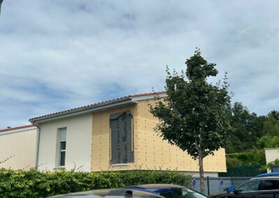 Vue latérale finalisée avant crépi et descente en zinc