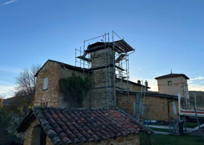 Echaffaudages autour de la tour ronde 2